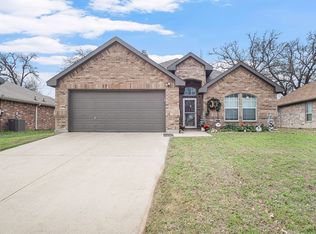 540 Harbor Crest Rd, Azle, TX 76020