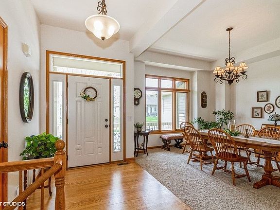 4th image of 621 Barbary Ln