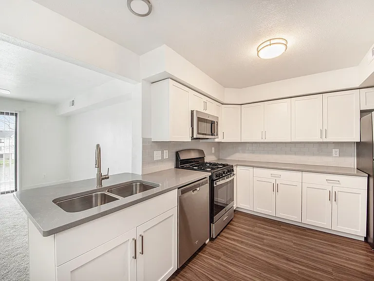 Dupont Lakes Apartments — Photo 40