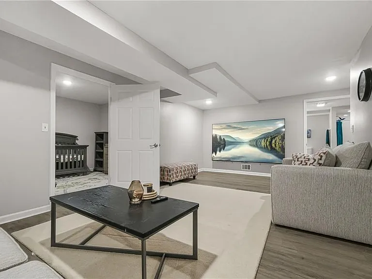 9800 Foxworth Dr — Photo 29