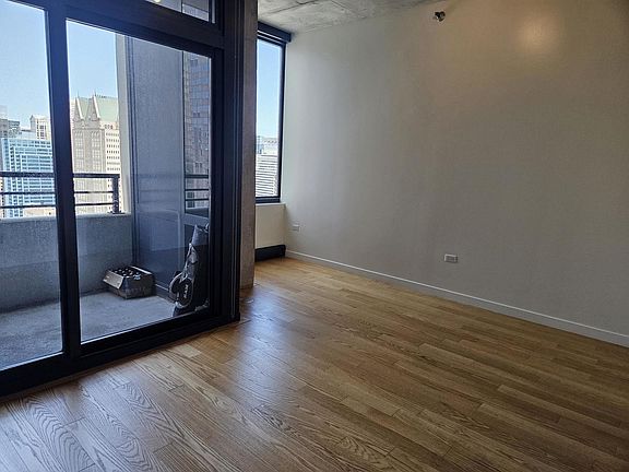 4th image of 235 W Van Buren St Unit 4516