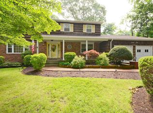 44 Arista Dr, Dix Hills, NY 11746