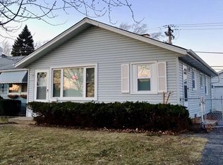 9062 S Corcoran Rd, Hometown, IL 60456