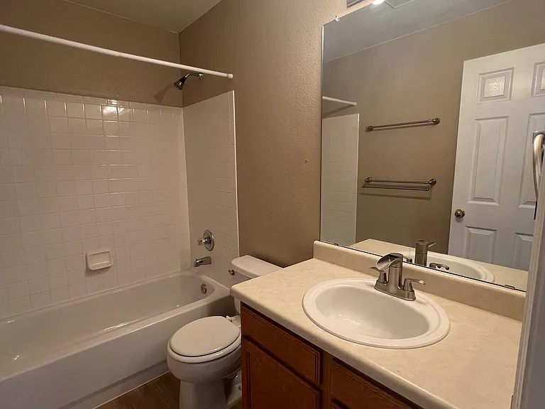 1029 Thornbury Pl — Photo 22