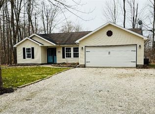 2000 Flame Lake Dr, Rock Creek, OH 44084
