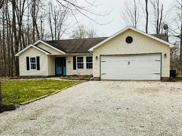 2000 Flame Lake Dr, Rock Creek, OH 44084
