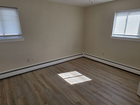 5th image of 528 Knorr St #12