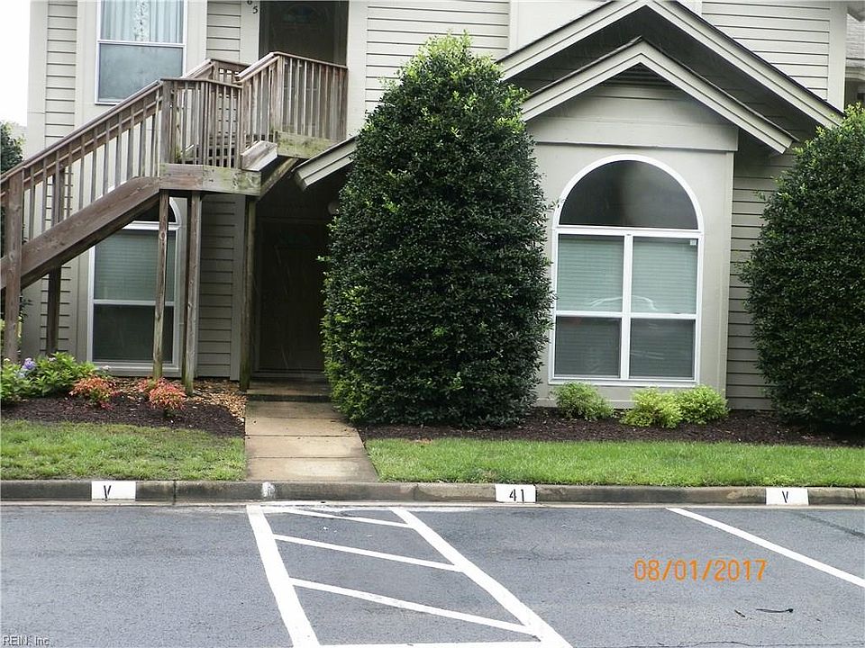 1st image of 463 E Lake Cir
