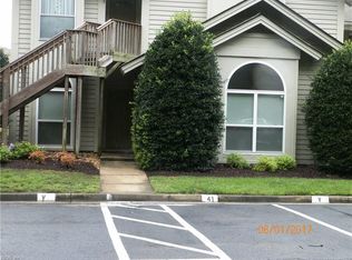 463 E Lake Cir, Chesapeake, VA 23322