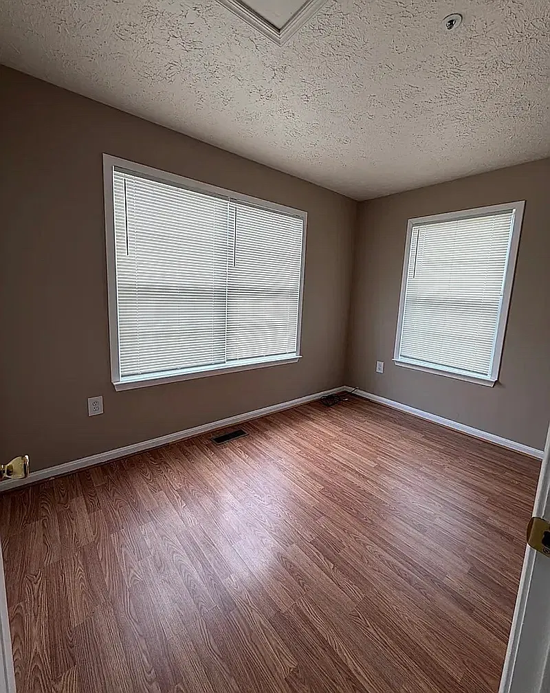 3 bed, 1200 sqft, $2,450 — Photo 3