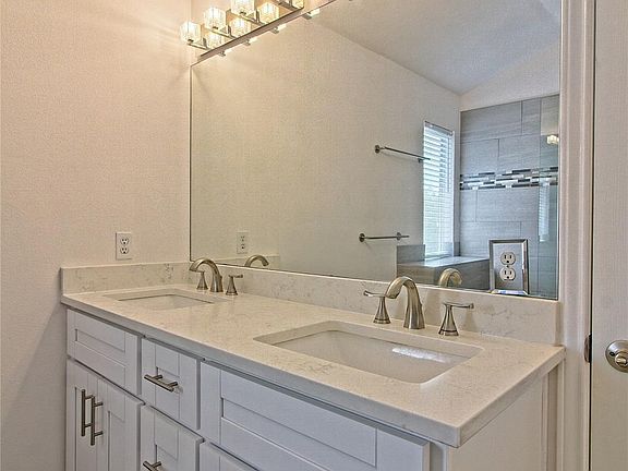 5th image of 13421 Tossa Ln