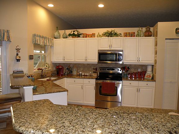 Granite & stainless kitchen