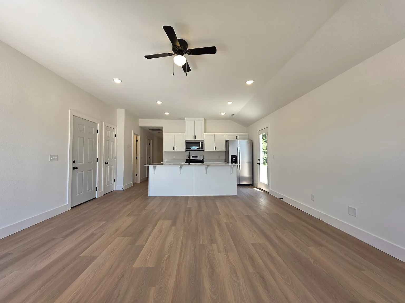 3 bed, 1256 sqft, $1,650 — Photo 3