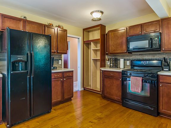 5th image of 566 Roselane Dr