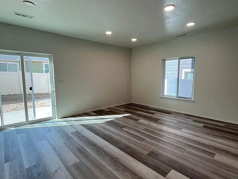 3702 S Roosevelt Pl — Photo 4