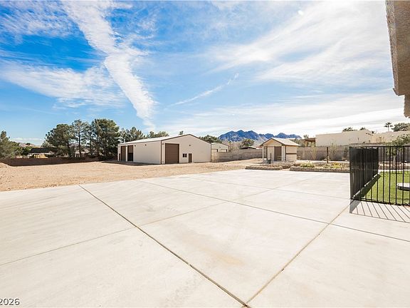 3rd image of 601 Sandy Dr