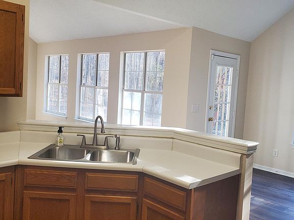 4th image of 40 Rockland Way