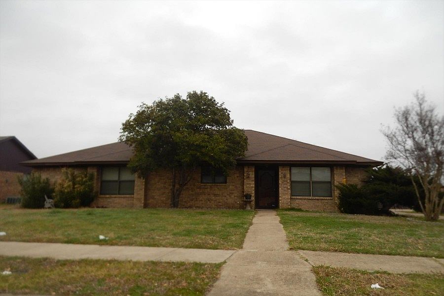 1st image of 919 Hunters Glen Dr