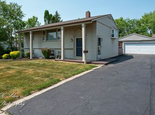 1710 Kingston Cir, Carpentersville, IL 60110