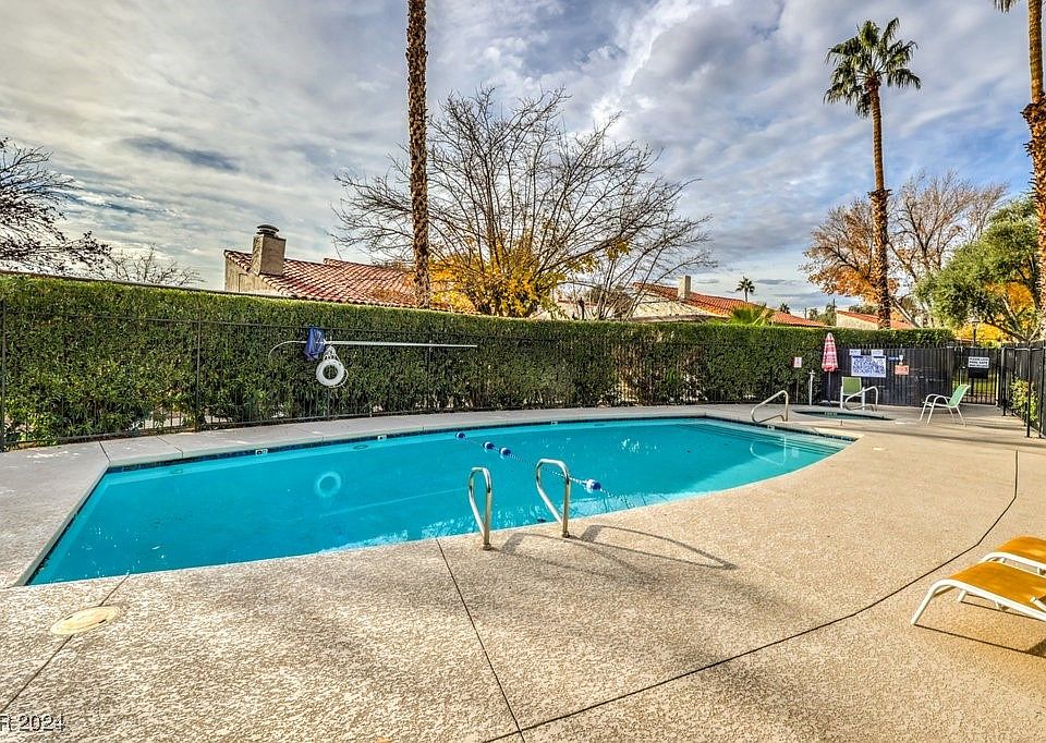 1st image of 2465 El Paseo Cir