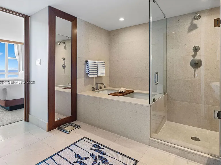 6801 Collins Ave #417 — Photo 18