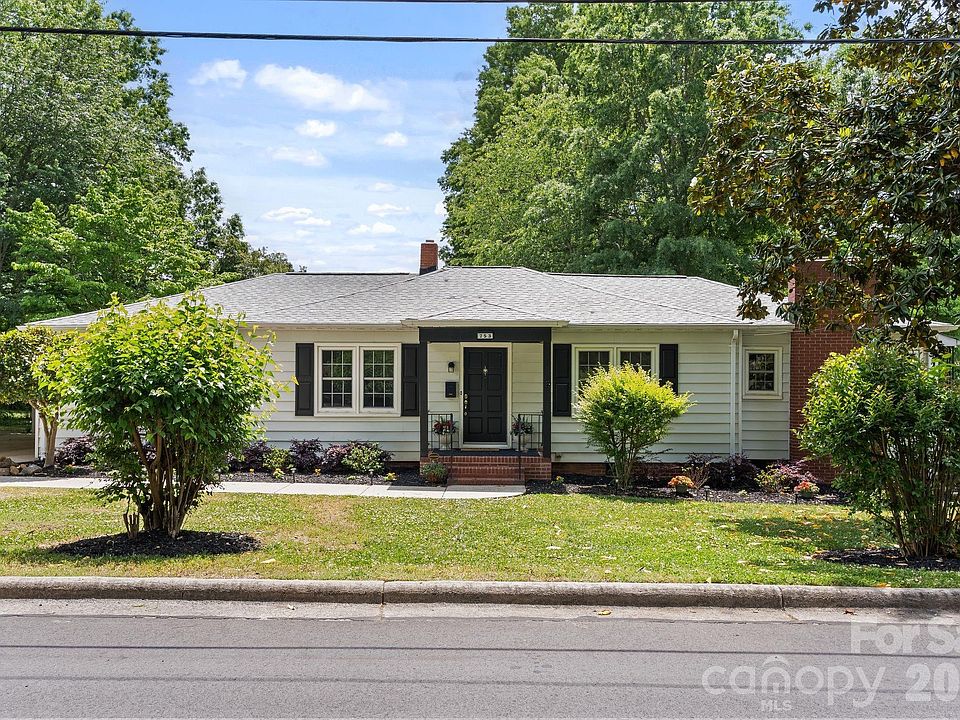 1st image of 753 Carpenter Ave