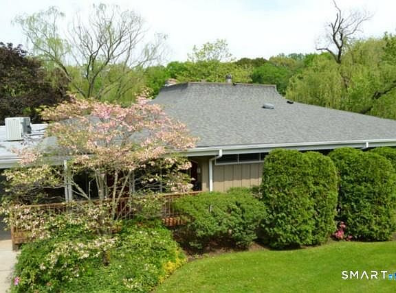 4th image of 5 Ledgebrook Drive #5