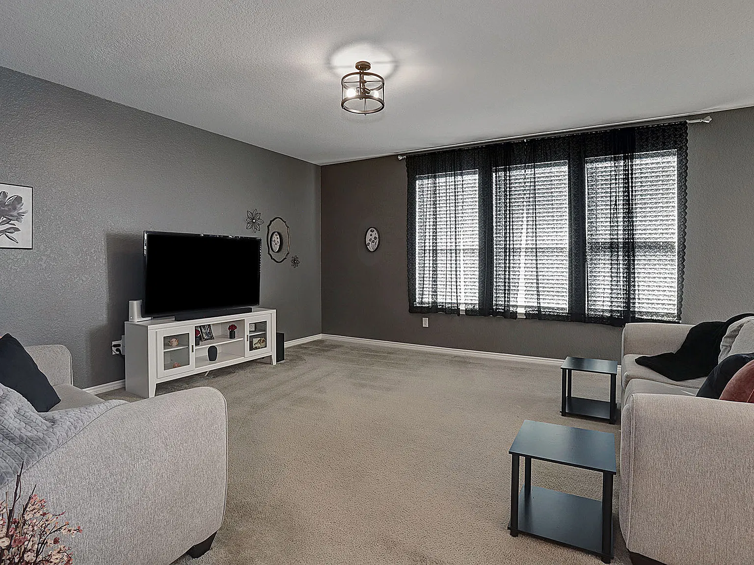 4 bed, 2408 sqft, $2,195 — Photo 3