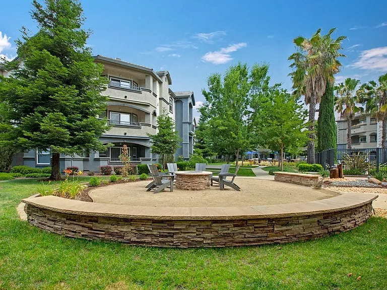 Broadleaf Apartments — Photo 96