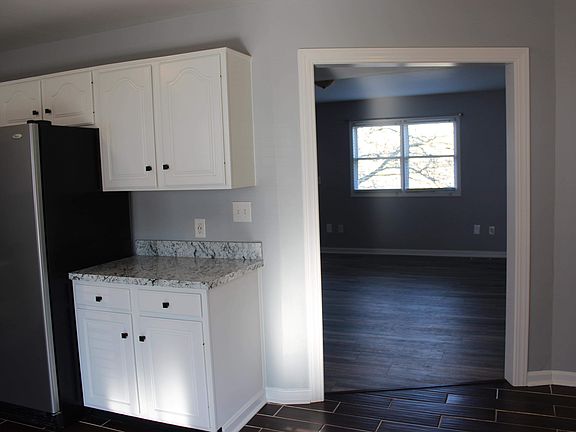 5th image of 101 Medinah Ct