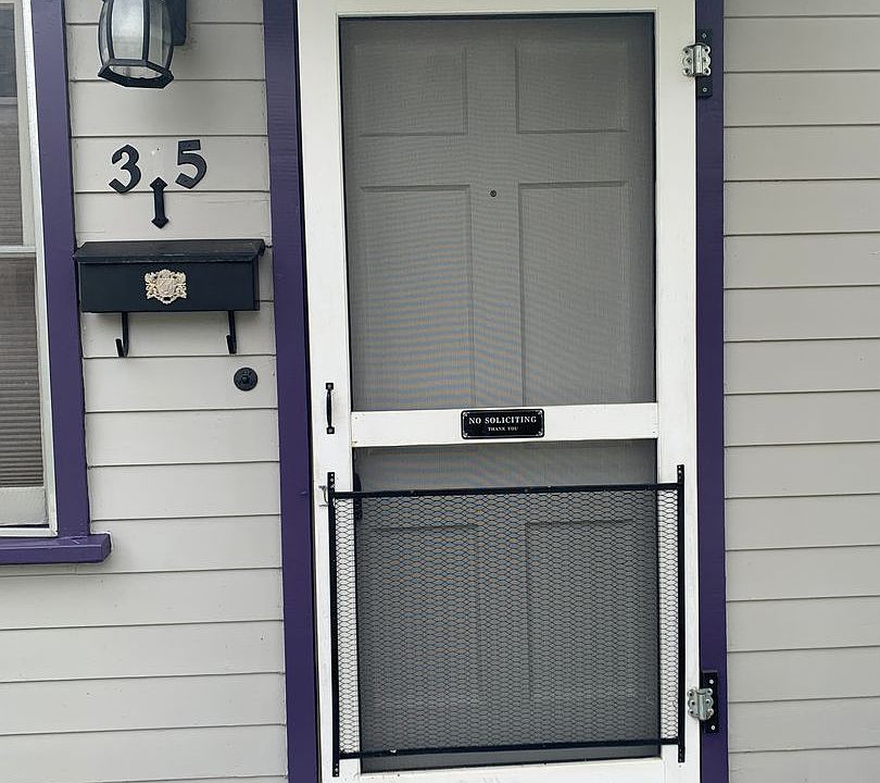 1+1 Craftsman Cottage above Ventura College with Garage 315 Walnut Dr