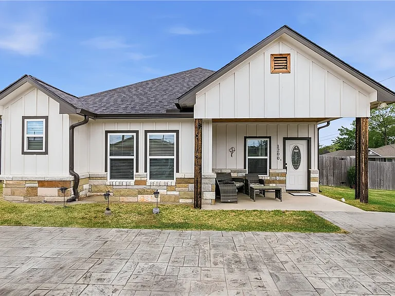 1200 Military Dr — Photo 1