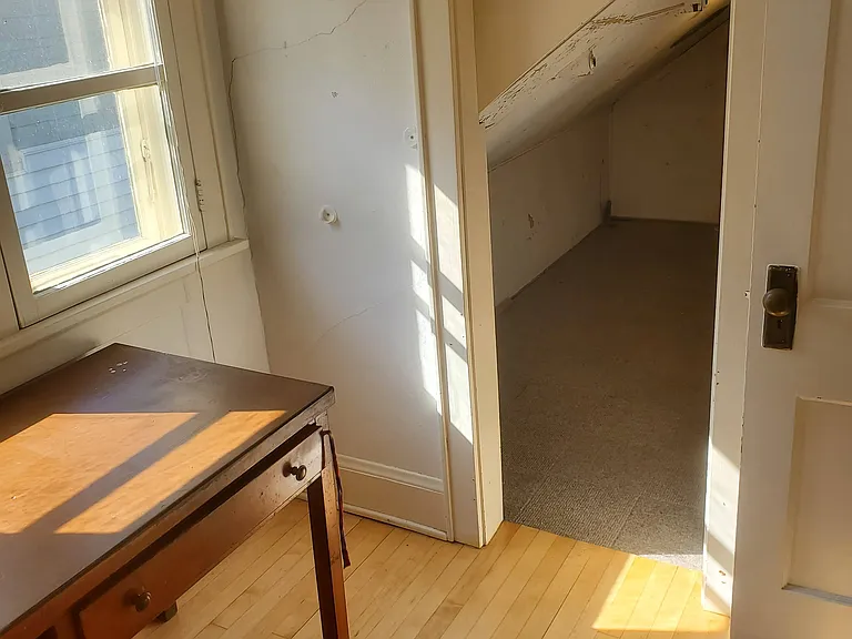 1911 E Newport Ave — Photo 19