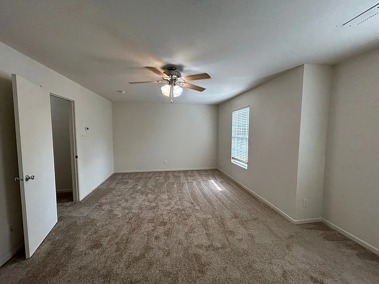 3015 Meadow Knoll Dr — Photo 10