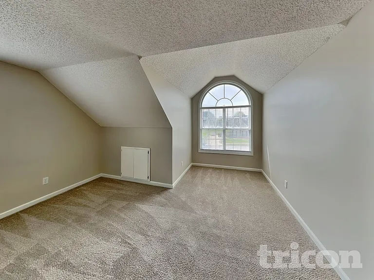1055 Maria Dr — Photo 18