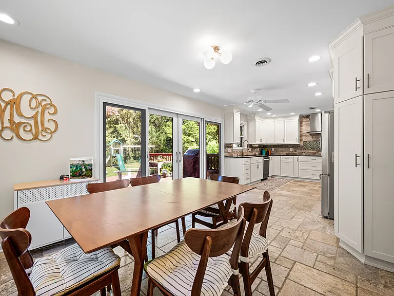416 Yorkshire Rd — Photo 9