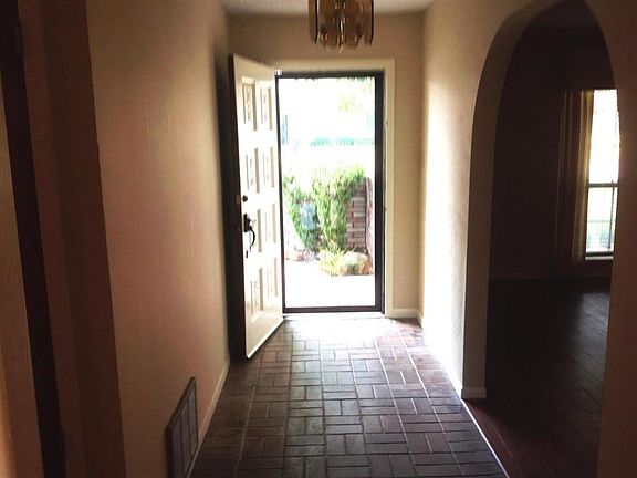 3rd image of 5727 Lakemont Dr