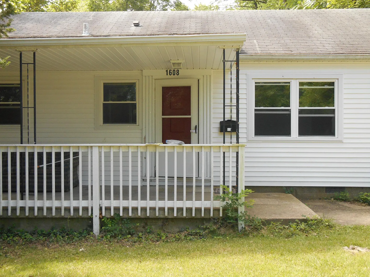 1608 E University St — Photo 2