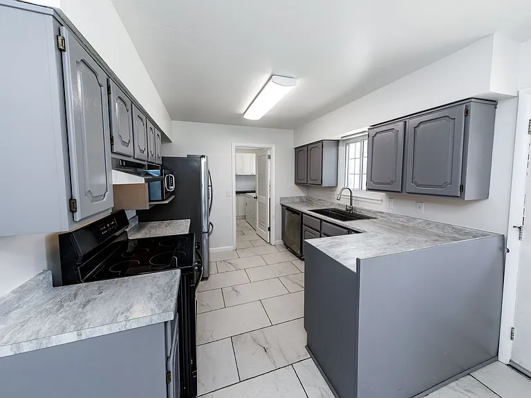 129 Ely St — Photo 6