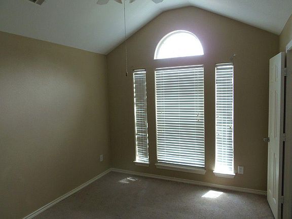4th image of 6419 Leana Ave