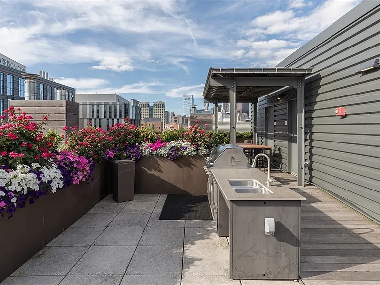 32 Traveler St #Penthouse 8 — Photo 27