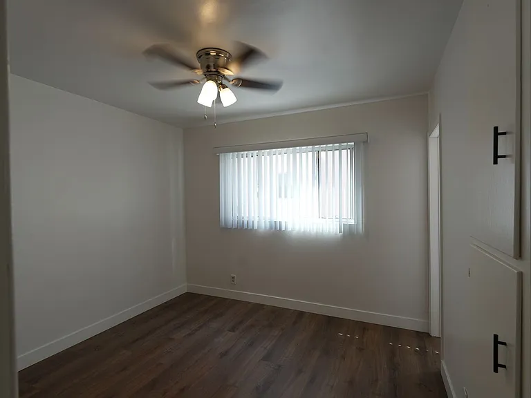 10300-10304 La Reina Ave — Photo 12