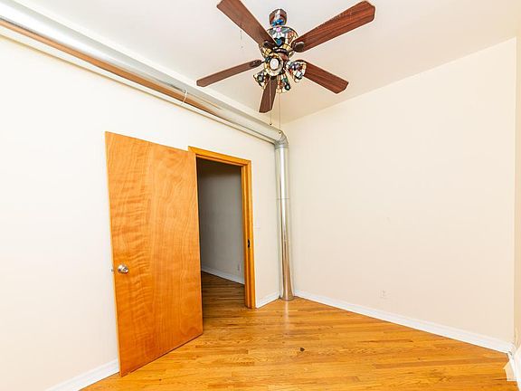 4th image of 2132 W Belmont Ave #1R