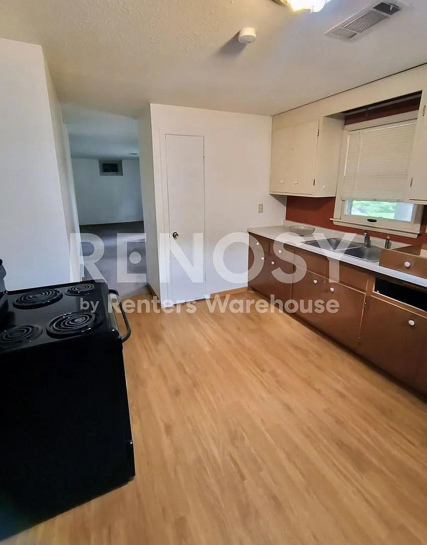 Available Now 2 Bedroom 1 Bath Apartment/Condo in Maple Grove — Photo 3