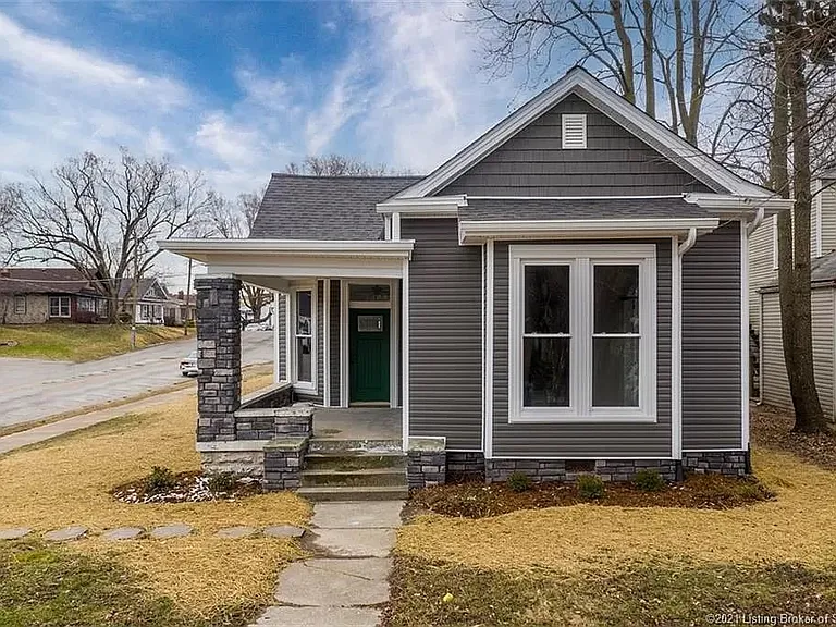 532 E Chestnut St — Photo 2