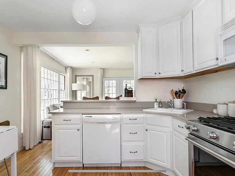 25 Rutland Rd — Photo 7
