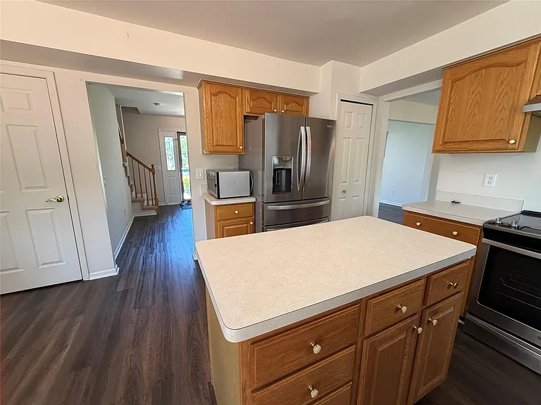 7043 Foxridge Dr — Photo 10