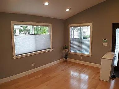 5th image of 458 Bryan Ave #1