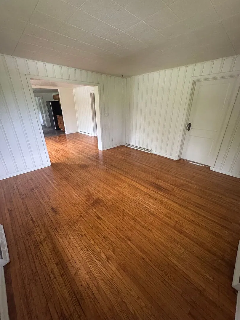 4755 N Kinser Pike — Photo 2