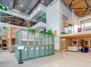 Locale Century City, Surrey, BC V3T 2V3